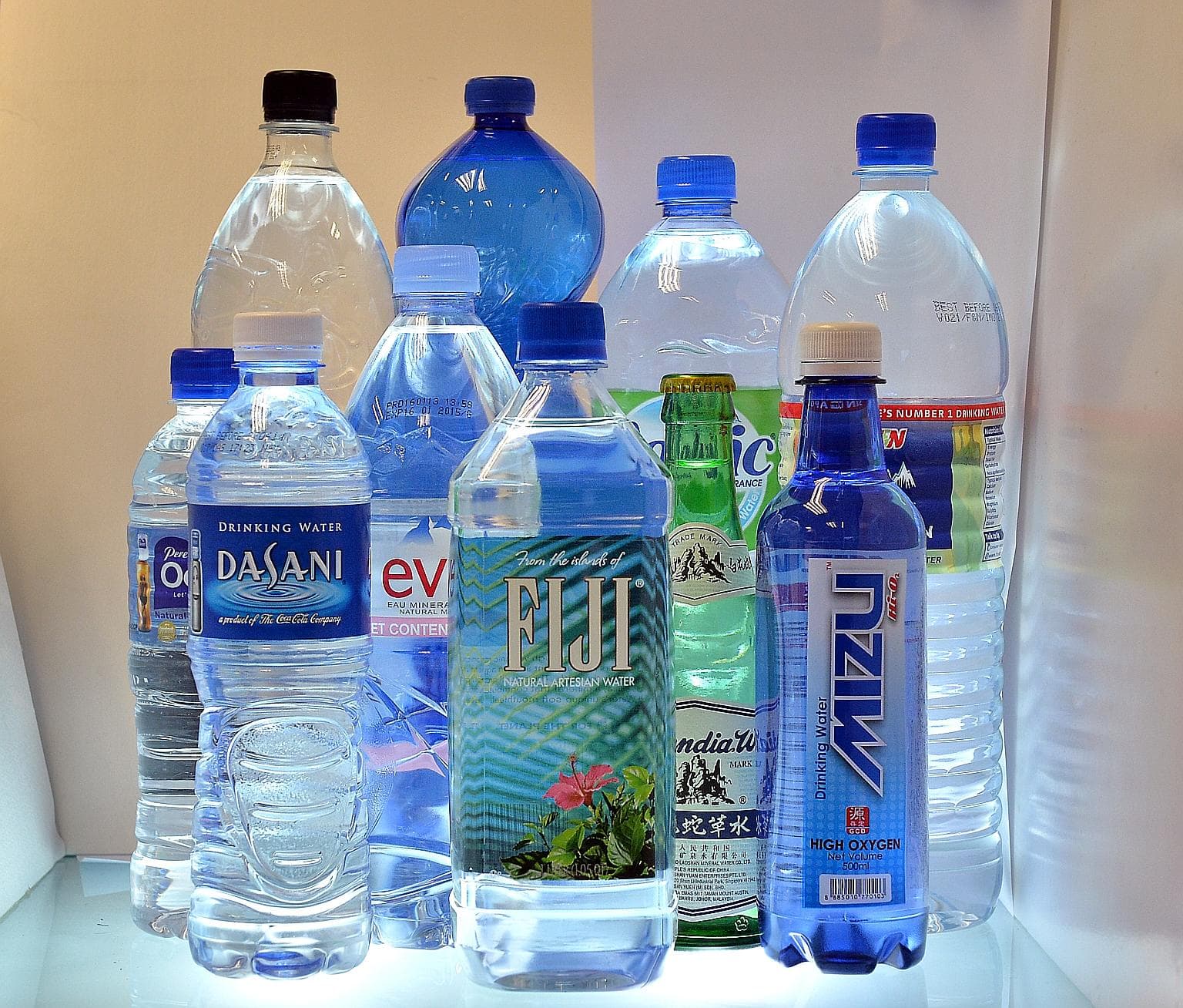 Фирмы питьевой воды. Питьевая вода. Минеральная вода в бутылках. Минеральные воды. Питьевые Минеральные воды.